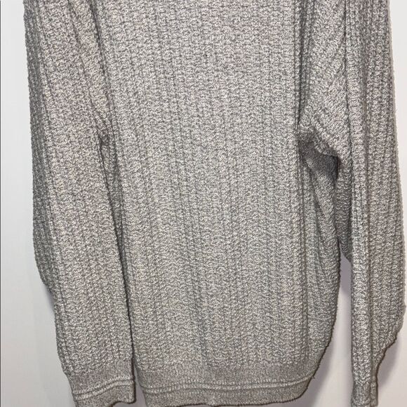 Bill Blass Textured Gray Crewneck Sweater - Picture 8 of 8